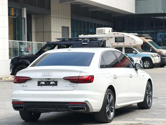 Audi A4L — Фото автомобиля 6