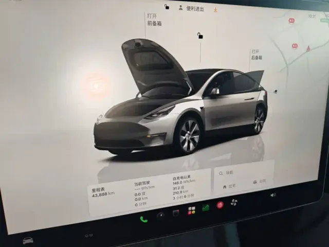 Tesla Model Y — Фото автомобиля 11