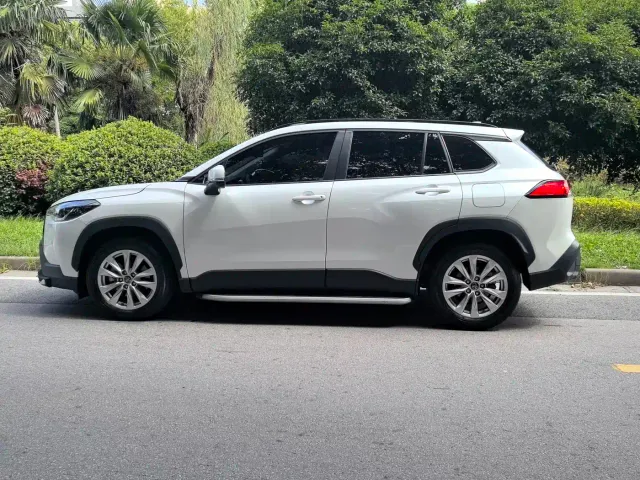 Toyota Corolla Cross — Фото автомобиля 4