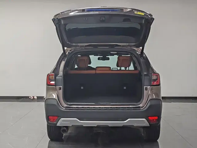 Subaru Outback — Фото автомобиля 9