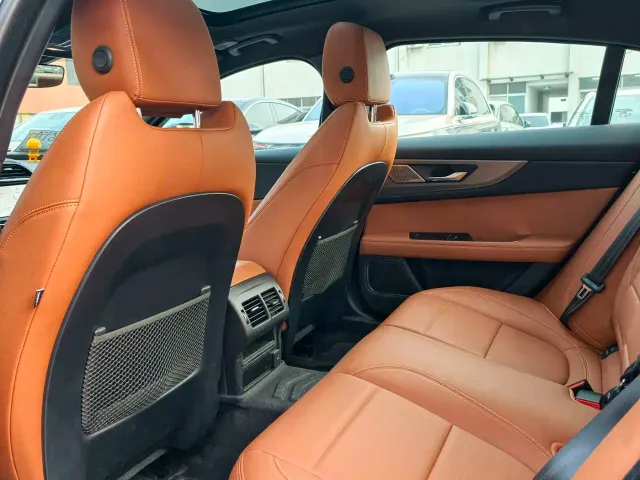 Jaguar XEL — Фото автомобиля 5