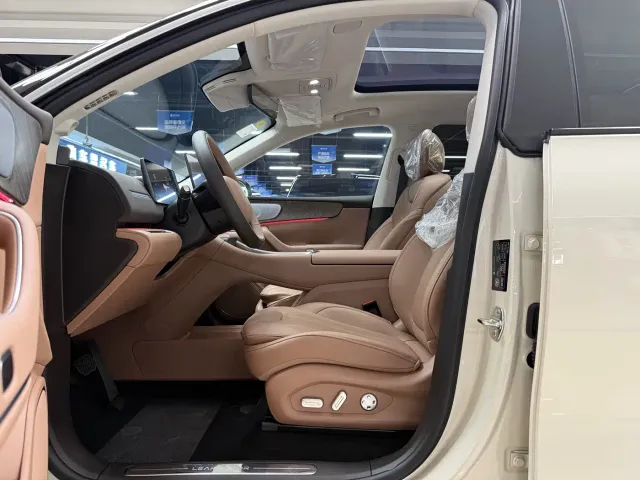Leapmotor C11 — Фото автомобиля 4