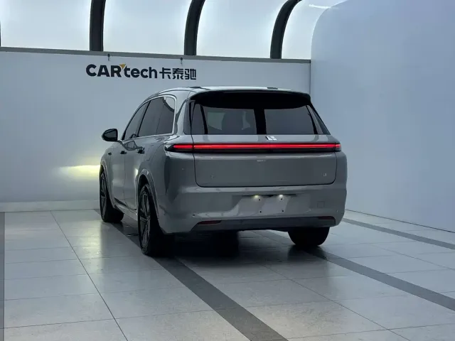 Li Auto L8 — Фото автомобиля 9