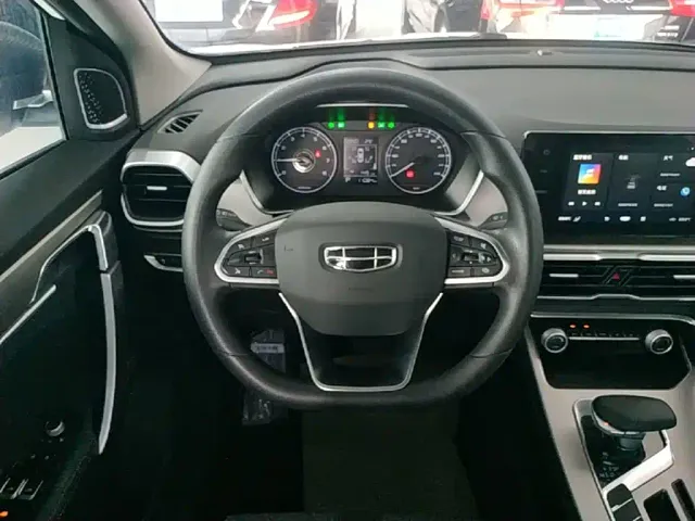Geely Binyue — Фото автомобиля 10
