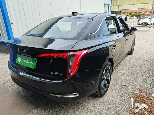 Hongqi Hongqi E-QM5 2021 Charging Flag Premium Edition — Фото автомобиля 6