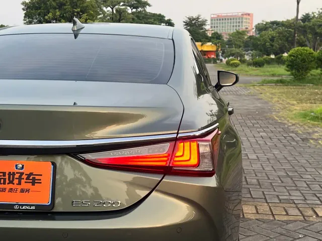 Lexus ES — Фото автомобиля 19