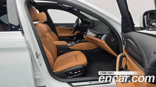 BMW 5 Series G30 — Фото автомобиля 11