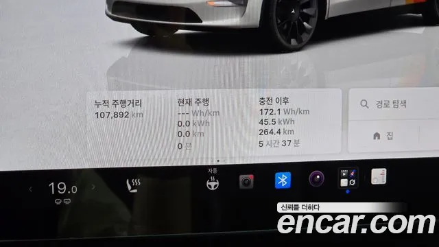 Tesla Model Y — Фото автомобиля 8