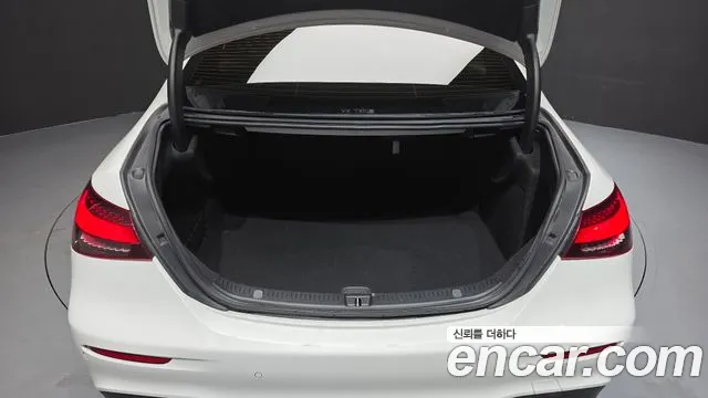 Mercedes-Benz E-Class — Фото автомобиля 15