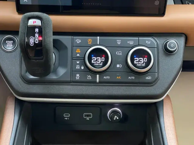 Land Rover Defender — Фото автомобиля 17