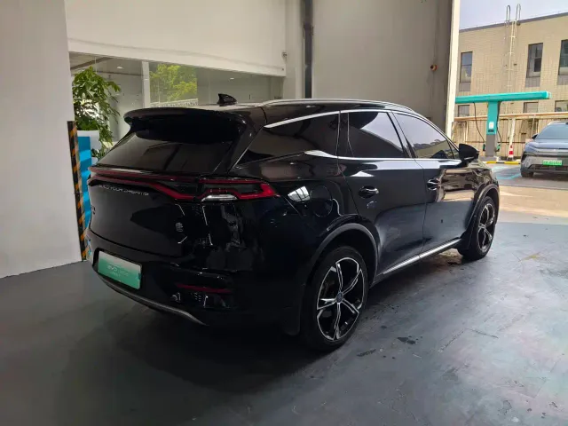 BYD Tang — Фото автомобиля 6