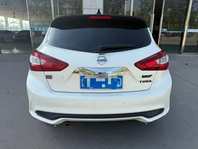 Nissan Tiida — Фото автомобиля 3