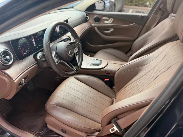 Mercedes-Benz E-Class — Фото автомобиля 12