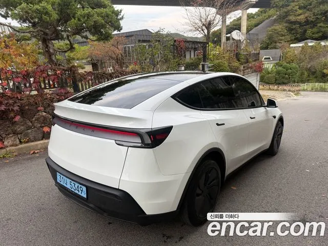 Tesla Model Y — Фото автомобиля 4