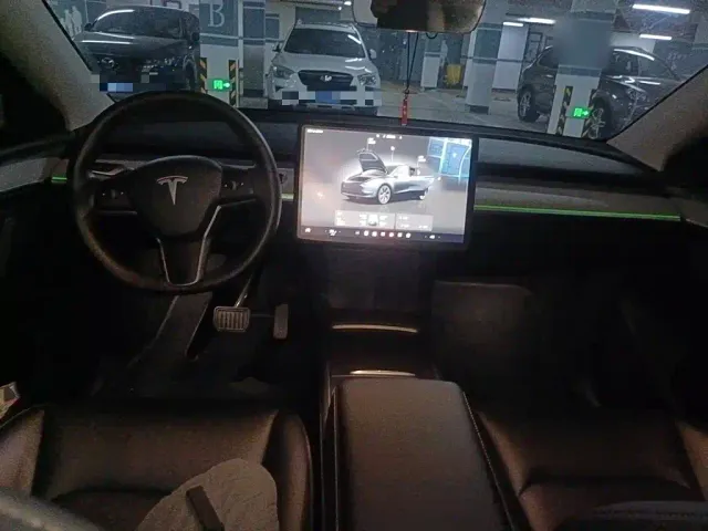 Tesla Model Y — Фото автомобиля 5