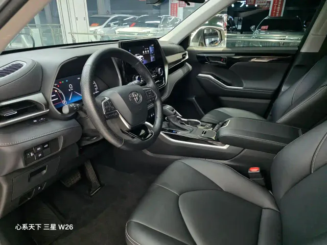 Toyota Highlander — Фото автомобиля 4