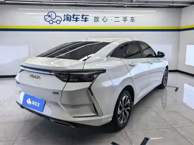 Dongfeng Yixuan — Фото автомобиля 3