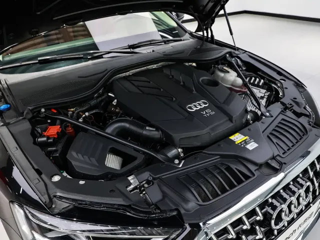 Audi A8 — Фото автомобиля 21
