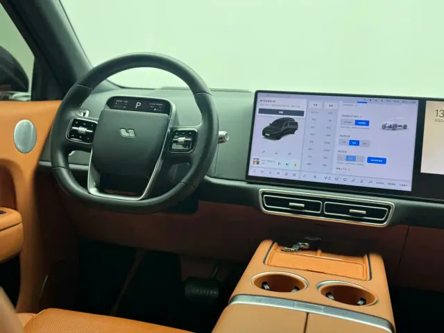 Li Auto L8 — Фото автомобиля 16