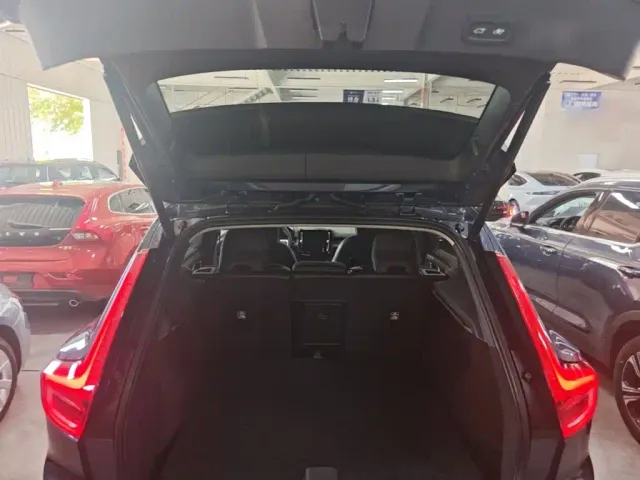 Volvo XC40 — Фото автомобиля 18