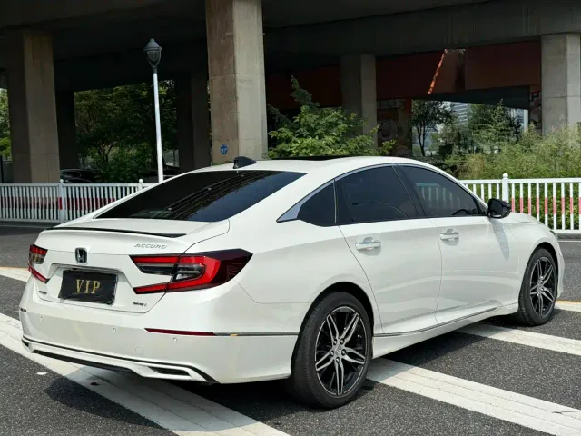 Honda Accord — Фото автомобиля 12