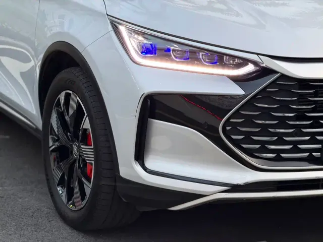 BYD Tang — Фото автомобиля 13