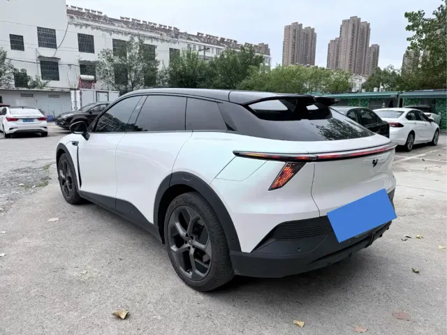 Jiyue Ji Yue 01 — Фото автомобиля 8