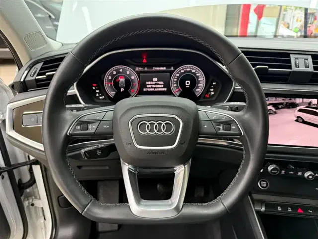 Audi Q3 — Фото автомобиля 11