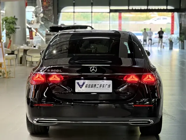 Mercedes-Benz E-Class — Фото автомобиля 9