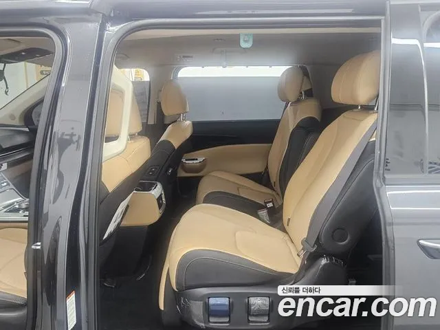 Kia Carnival Generation 4 — Фото автомобиля 5