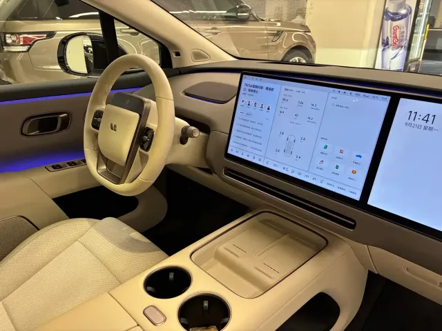 Li Auto Li i8 2025 Standard Edition — Фото автомобиля 11