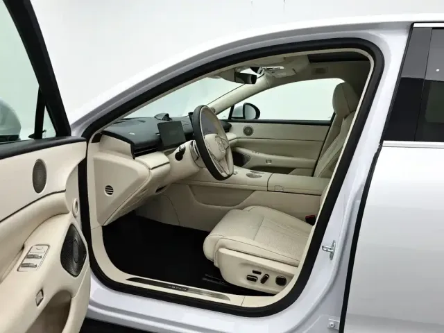 Voyah Auto VOYAH Zhuiguang L 2025 Model Chase Light L — Фото автомобиля 10