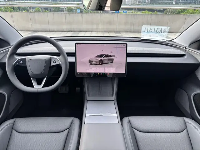 Tesla Model 3 — Фото автомобиля 9