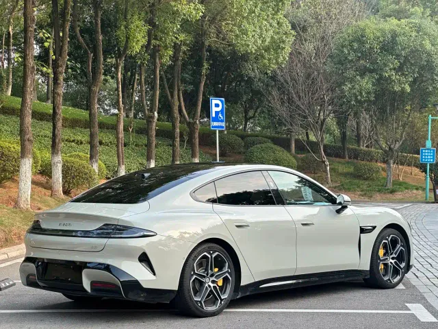 Xiaomi SU7 — Фото автомобиля 4