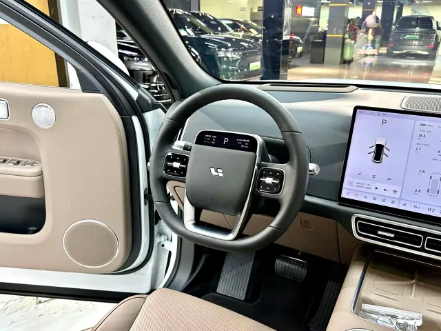 Li Auto L7 — Фото автомобиля 17