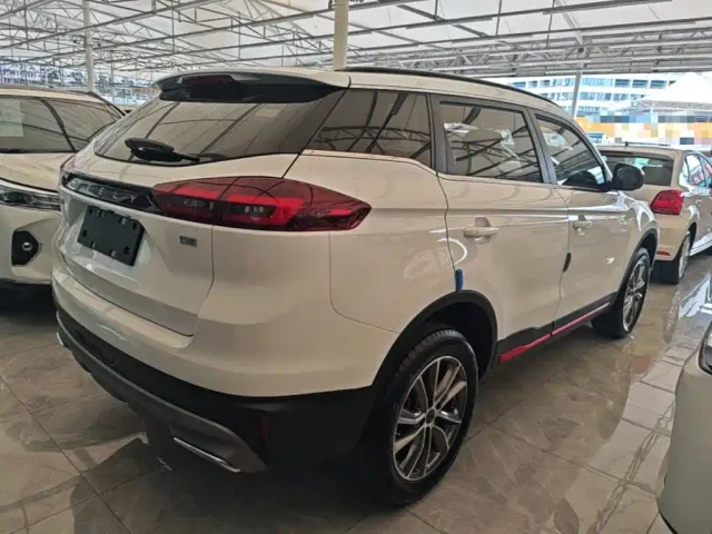 Geely Boyue — Фото автомобиля 6