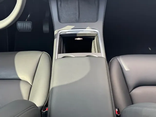 Tesla Model Y — Фото автомобиля 15