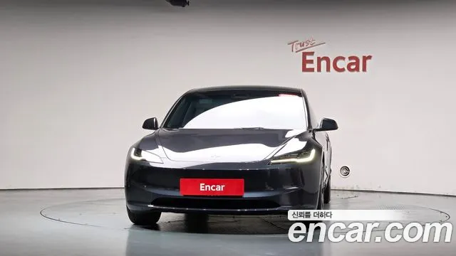 Tesla Model 3 — Фото автомобиля 3