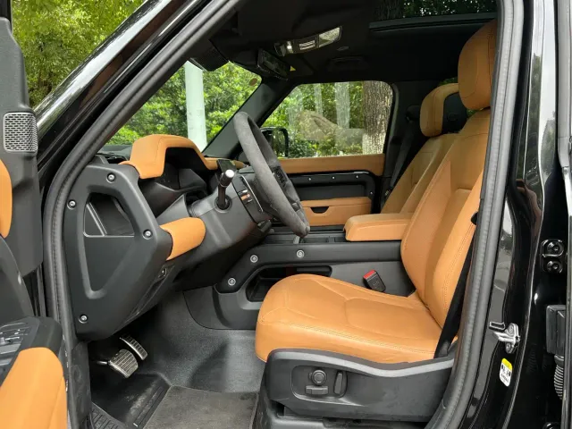 Land Rover Defender — Фото автомобиля 5