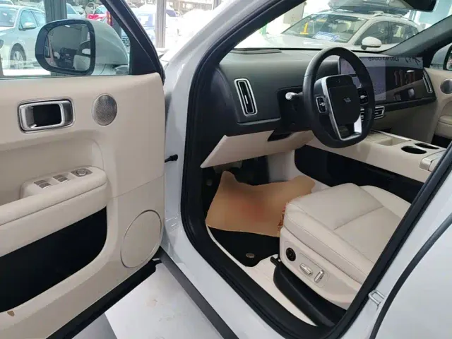 Li Auto L6 — Фото автомобиля 15