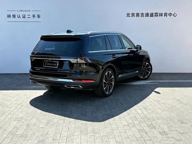 Lincoln Aviator — Фото автомобиля 5