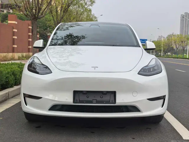 Tesla Model Y 2023 Long Range All-Wheel Drive Edition — Фото автомобиля 2