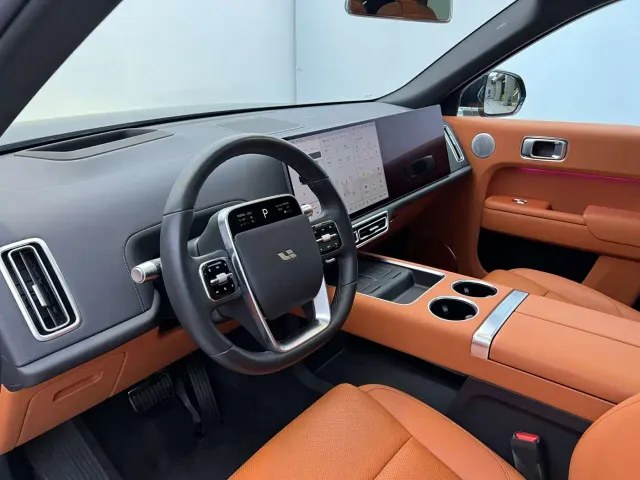 Li Auto L8 — Фото автомобиля 7