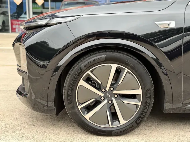 Li Auto L8 — Фото автомобиля 4