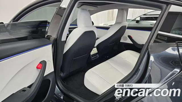 Tesla Model 3 — Фото автомобиля 18