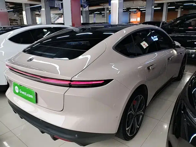 Nio ET5 — Фото автомобиля 6