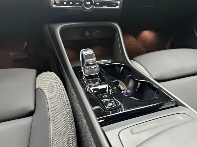 Volvo XC40 — Фото автомобиля 13
