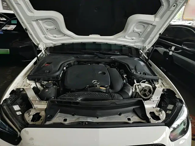 Mercedes-Benz E-Class — Фото автомобиля 19