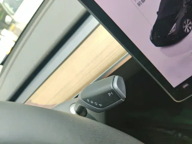 Tesla Model Y — Фото автомобиля 6