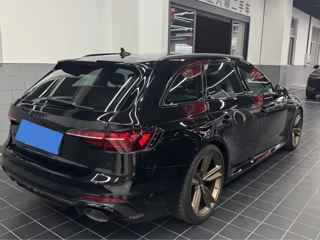 Audi RS 4 — Фото автомобиля 4